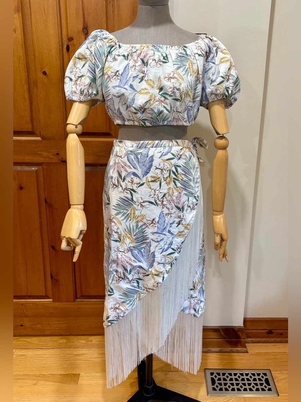 Sigrid Olsen 2 piece skirt set, Floral pattern, Fringe Skirt, medium